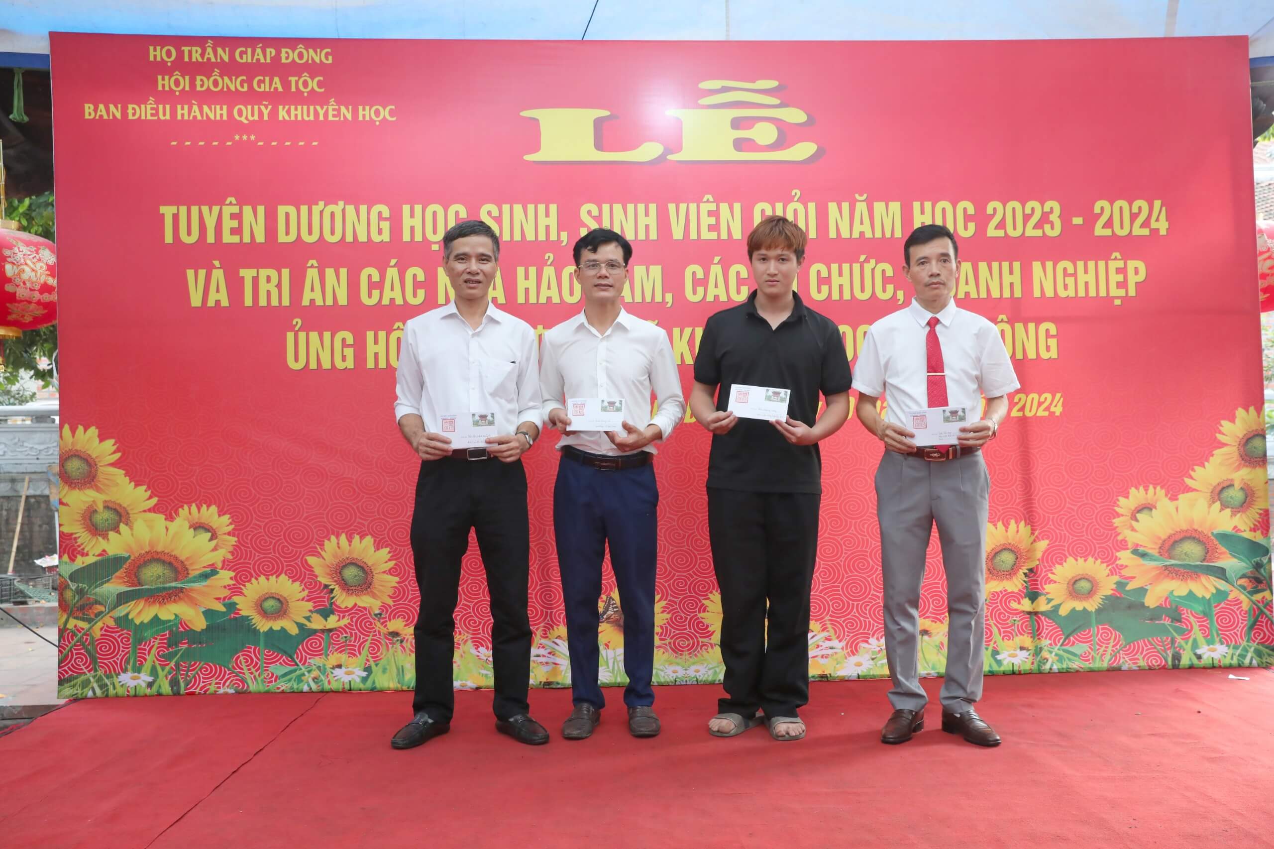 Hoạt động tại văn miếu